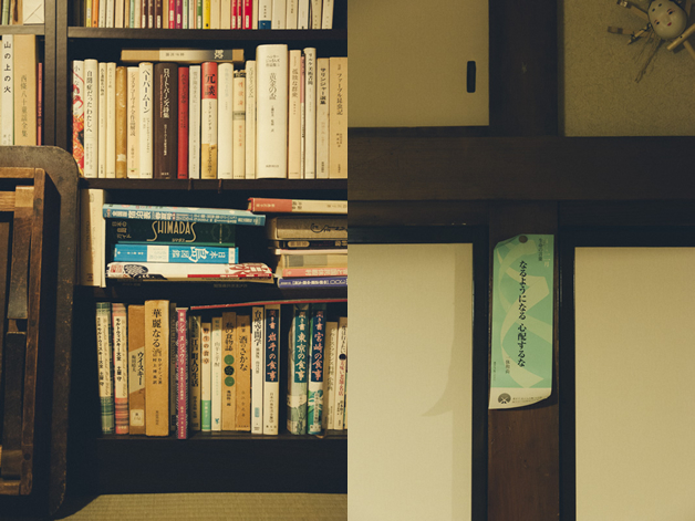 左／アトリエの居間には古本の入った本棚。やはり食べることが好きな牧野さんらしい「料理本」も多数あった。　右／なるようになる 心配するな